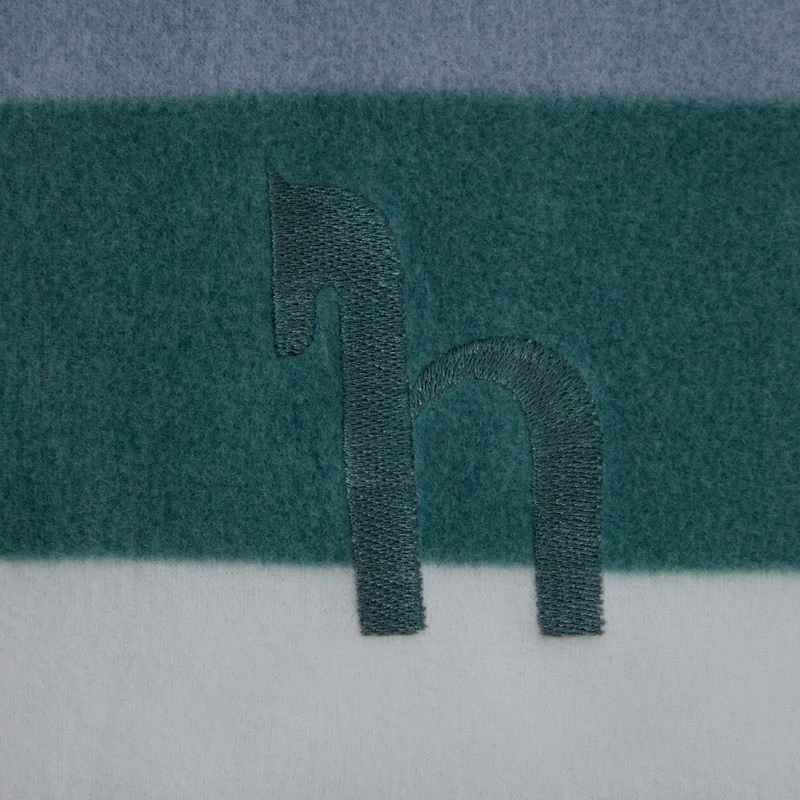 Horze Wilton Fleece Riding Blanket - Arctic/Blue Fog 2 Horze Wilton Fleece Riding Blanket - Arctic/Blue Fog - Image 2