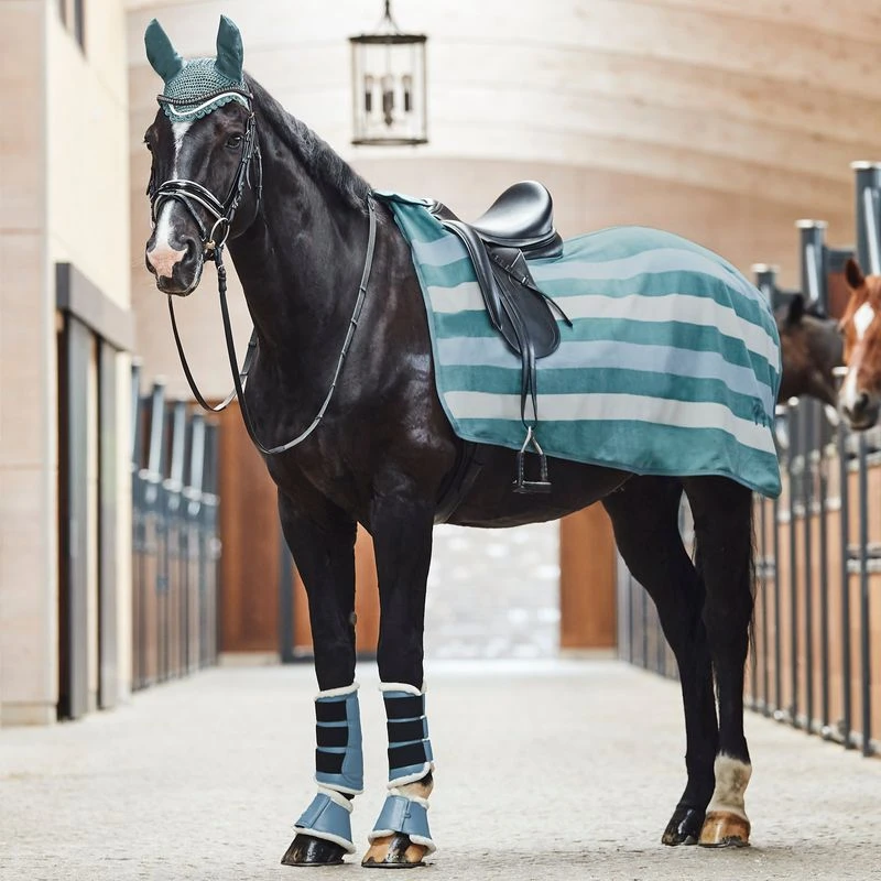 Horze Wilton Fleece Riding Blanket - Arctic/Blue Fog 3 Horze Wilton Fleece Riding Blanket - Arctic/Blue Fog - Image 3