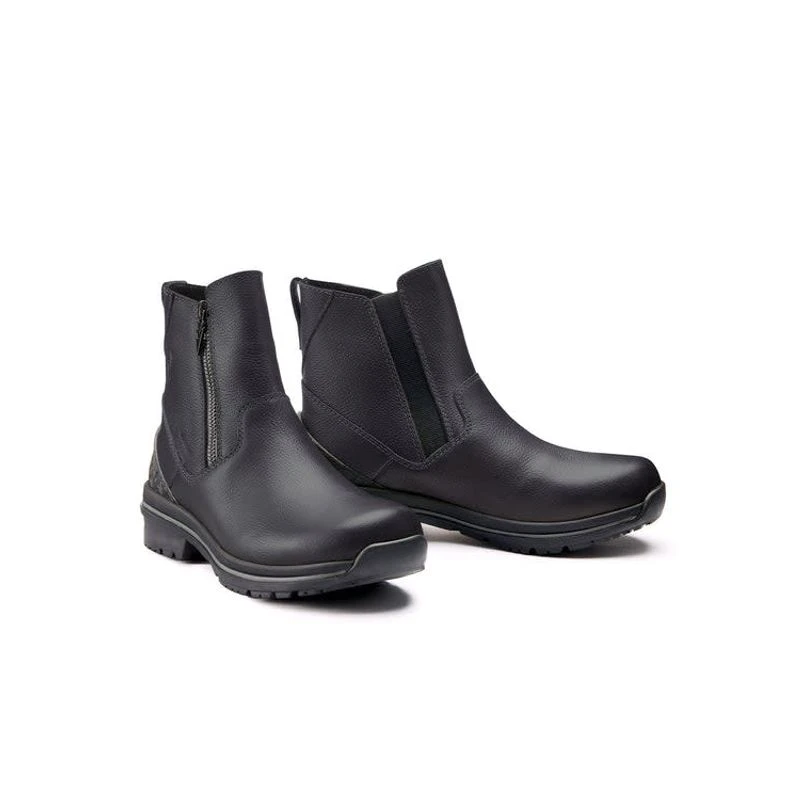 Kerrits Women's Woodstock Waterproof Barn Boots - Black 2 Kerrits Women's Woodstock Waterproof Barn Boots - Black - Image 2