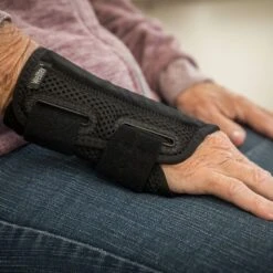 Back On Track Carpus Wrist Brace Right - Black 6 Back On Track Carpus Wrist Brace Right - Black -Tackof The Day Shop 918979 800 800